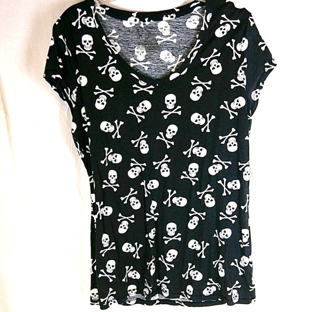 No Boundaries XXL Skeleton Cross Bones Blouse